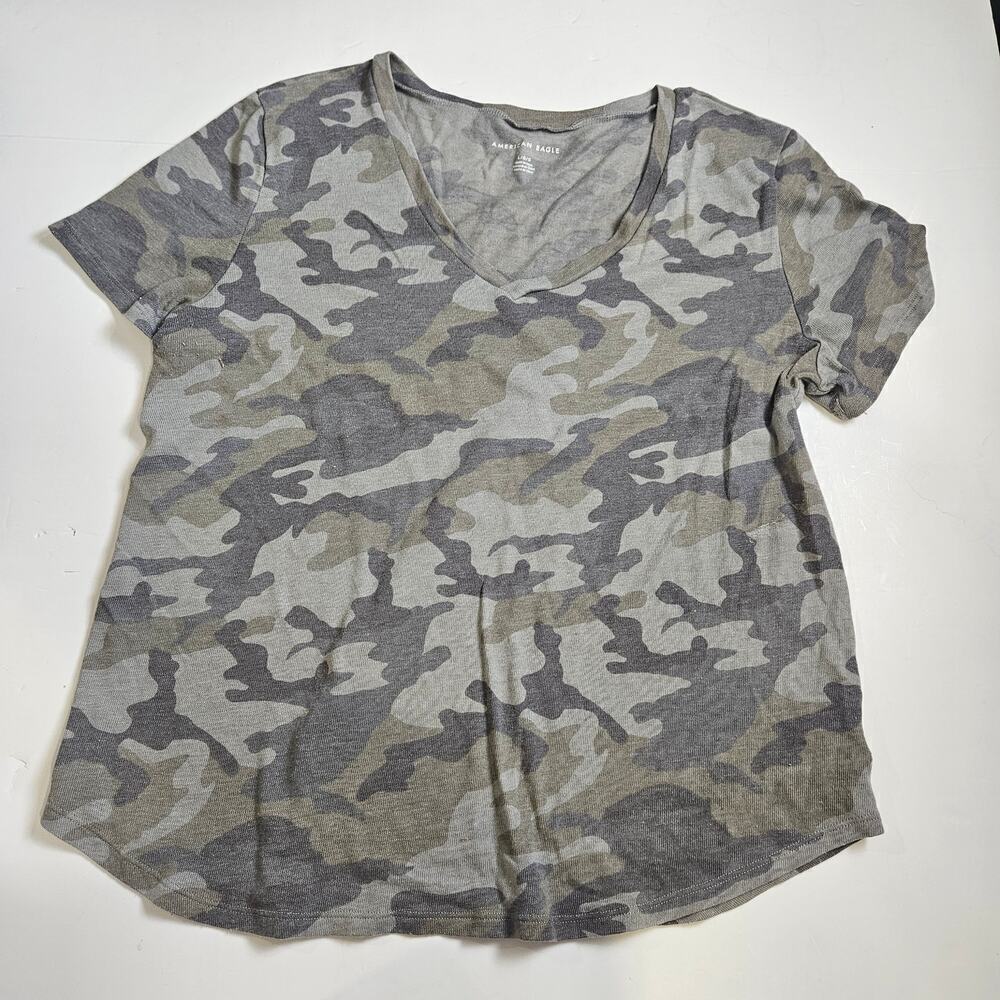 American Eagle Top Women’s Green Camouflage Short Sleeve Size Large V Neck